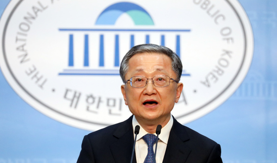 4선 지낸 김재경 의원 "민주당 가입 신청 한 적 없어"