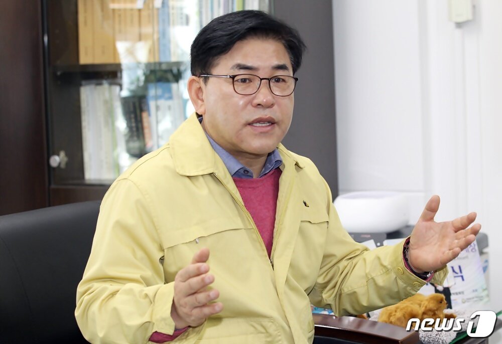 본문 이미지 - 제갑섭 강동구의회 부의장이 지난 23일 뉴스1과 인터뷰를 하고 있다. ⓒ 뉴스1