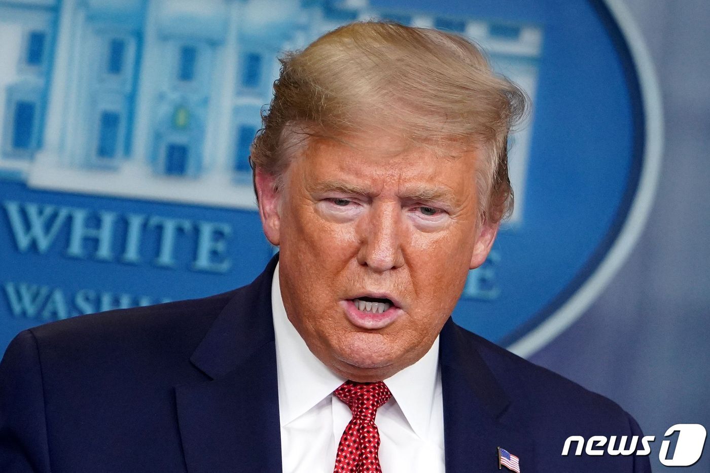 본문 이미지 - 도널드 트럼프 미국 대통령이 25일 백악관에서 열린 코로나19 기자회견서 발언하고 있다. ⓒ AFP=뉴스1 ⓒ News1 