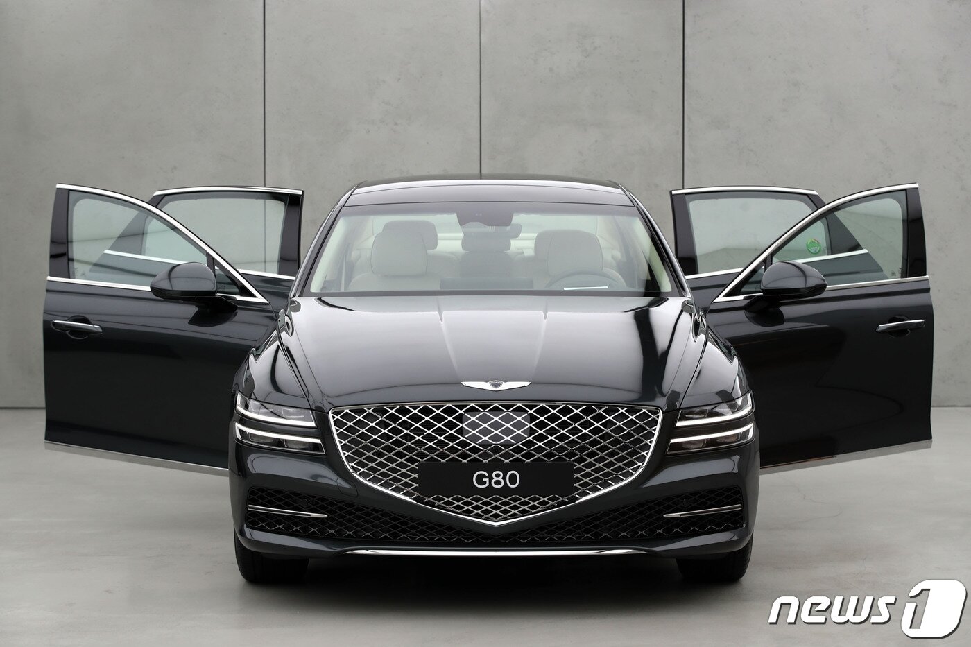 본문 이미지 - 서울 삼성동 제네시스 강남에 전시된 신형 G80모습.2020.3.30/뉴스1 ⓒ News1 이광호 기자