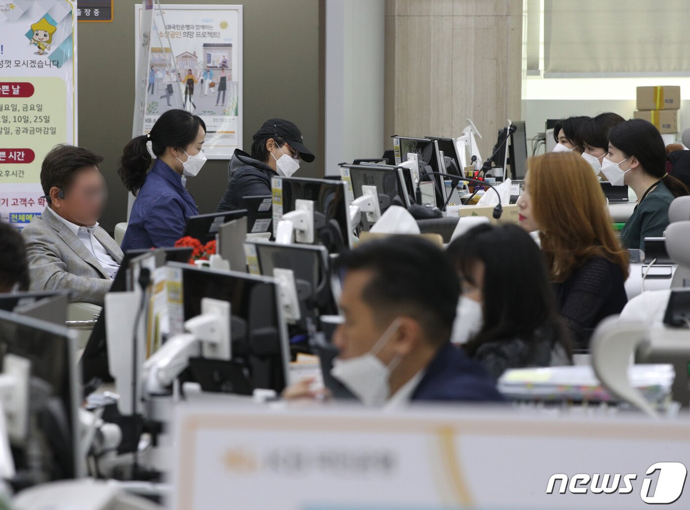 본문 이미지 - KB국민은행 여의도 본점의 모습. 2020.3.31/뉴스1 ⓒ News1 신웅수 기자