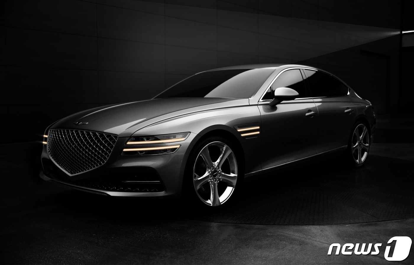 (서울=뉴스1) = 현대자동차의 고급 브랜드 제네시스가 세단의 새로운 길을 제시할 신형 'G80 The All-new G80' 이미지를 5일 최초 공개했다.신형 G80(지에이트)는 …