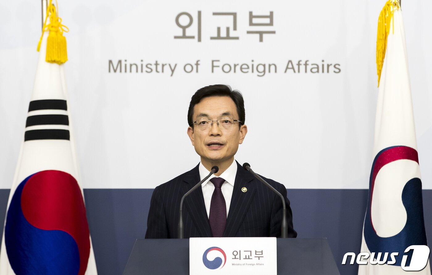 본문 이미지 - 조세영 외교부 1차관이 6일 오후 서울 종로구 정부서울청사 별관에서 일본이 한국인에 대해 취한 입국규제 강화 조치에 대응한 상응조치를 발표하고 있다. 2020.3.6/뉴스1 ⓒ News1 이동해 기자
