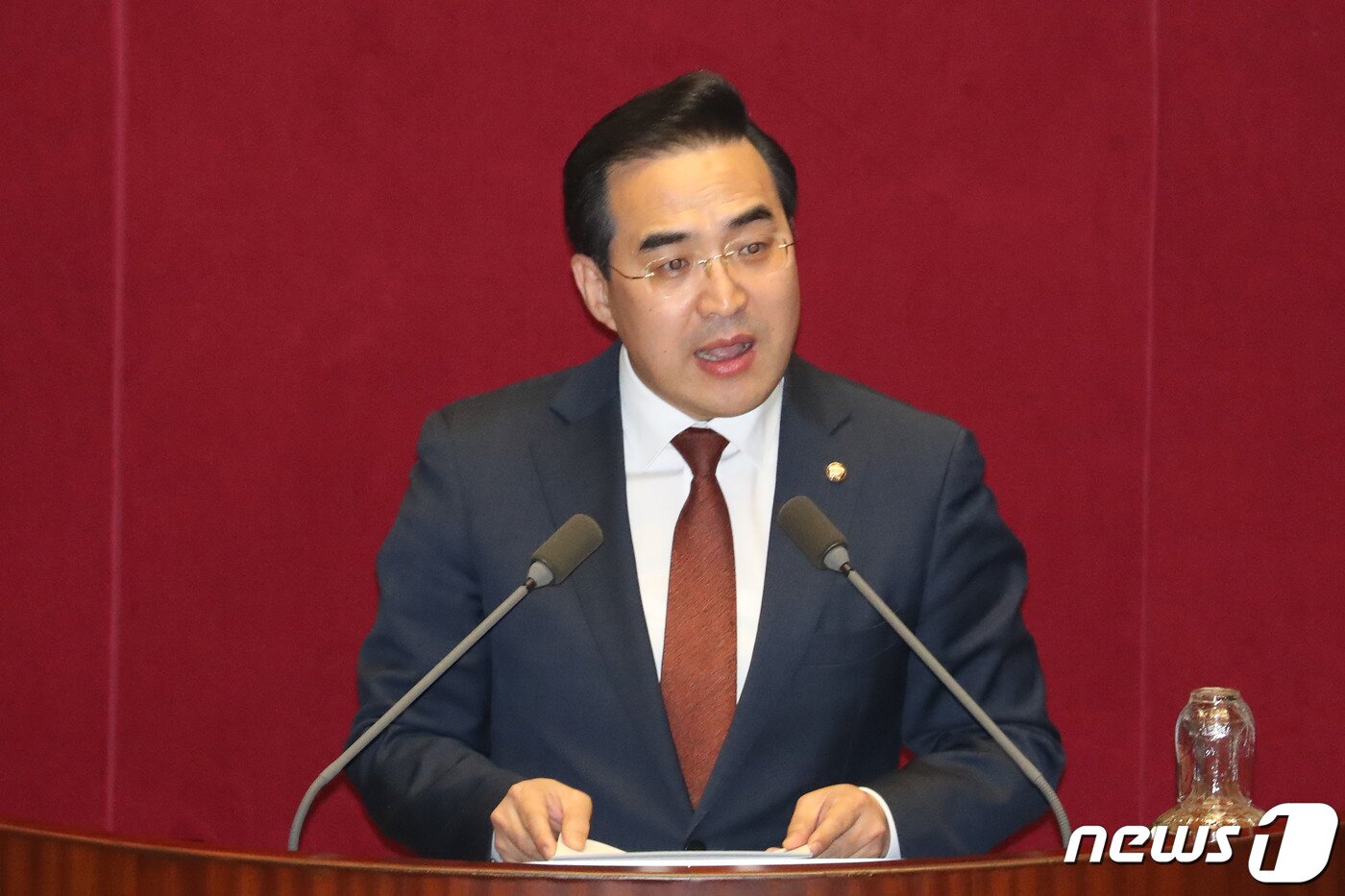 본문 이미지 - 지난 2020년 당시 박홍근 더불어민주당 의원이 3월 6일 국회 본회의에서 여객자동차 운수사업법 일부개정법률안(대안)과 관련해 토론을 하는 모습.ⓒ 뉴스1 임세영 기자