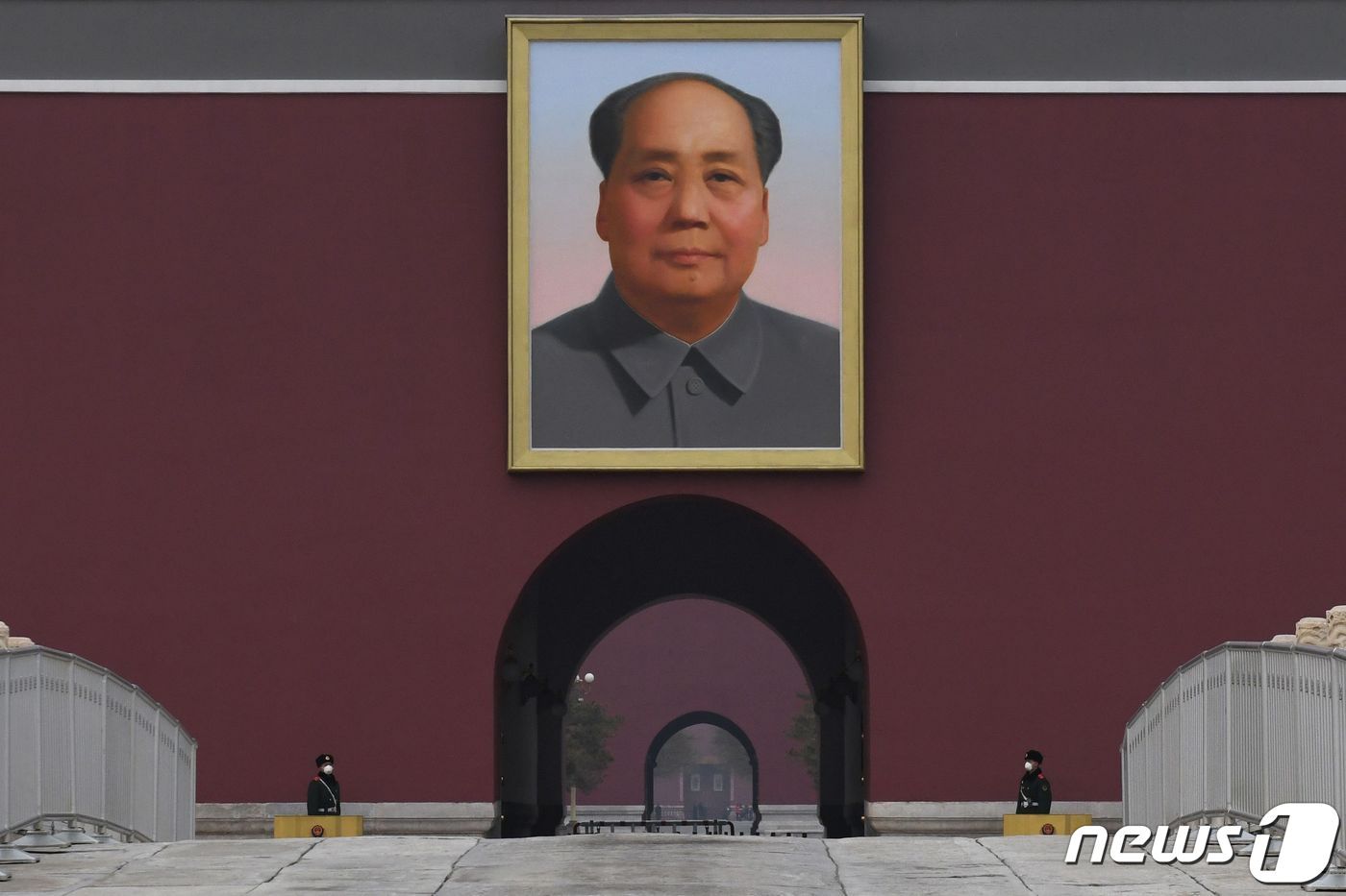 본문 이미지 - 베이징 톈안먼에 걸린 마오쩌둥 초상화. ⓒ AFP=뉴스1 ⓒ News1 우동명 기자