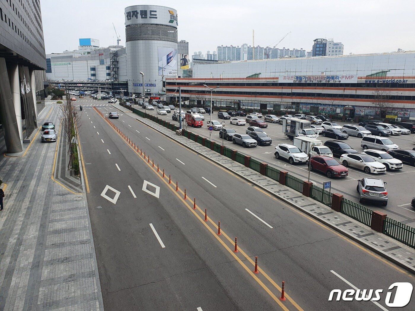 본문 이미지 - 오후 시간임에도 한산한 용산 전자상가 인근 거리ⓒ 뉴스1