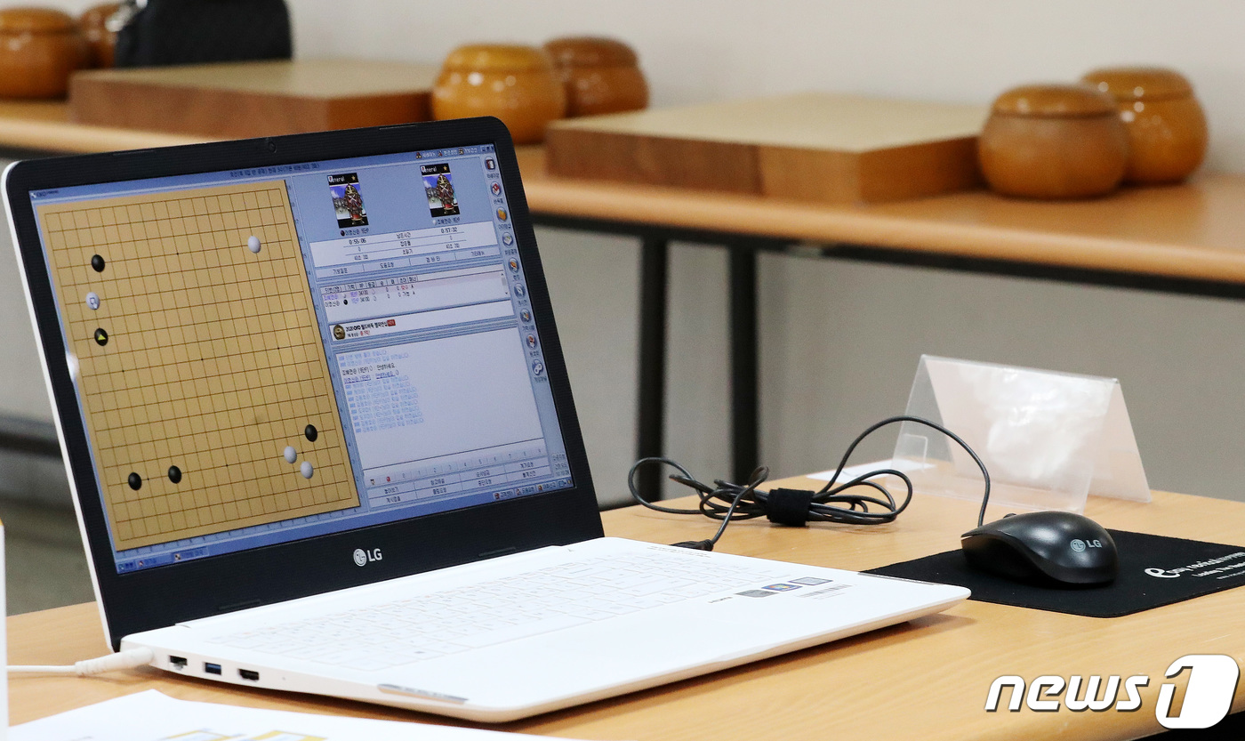 (서울=뉴스1) 박지혜 기자 = 13일 오전 서울 성동구 한국기원에서 열린 제25회 LG배 조선일보 기왕전 국내선발전이 신종 코로나바이러스 감염증(코로나19) 확산을 방지하기 위해 …