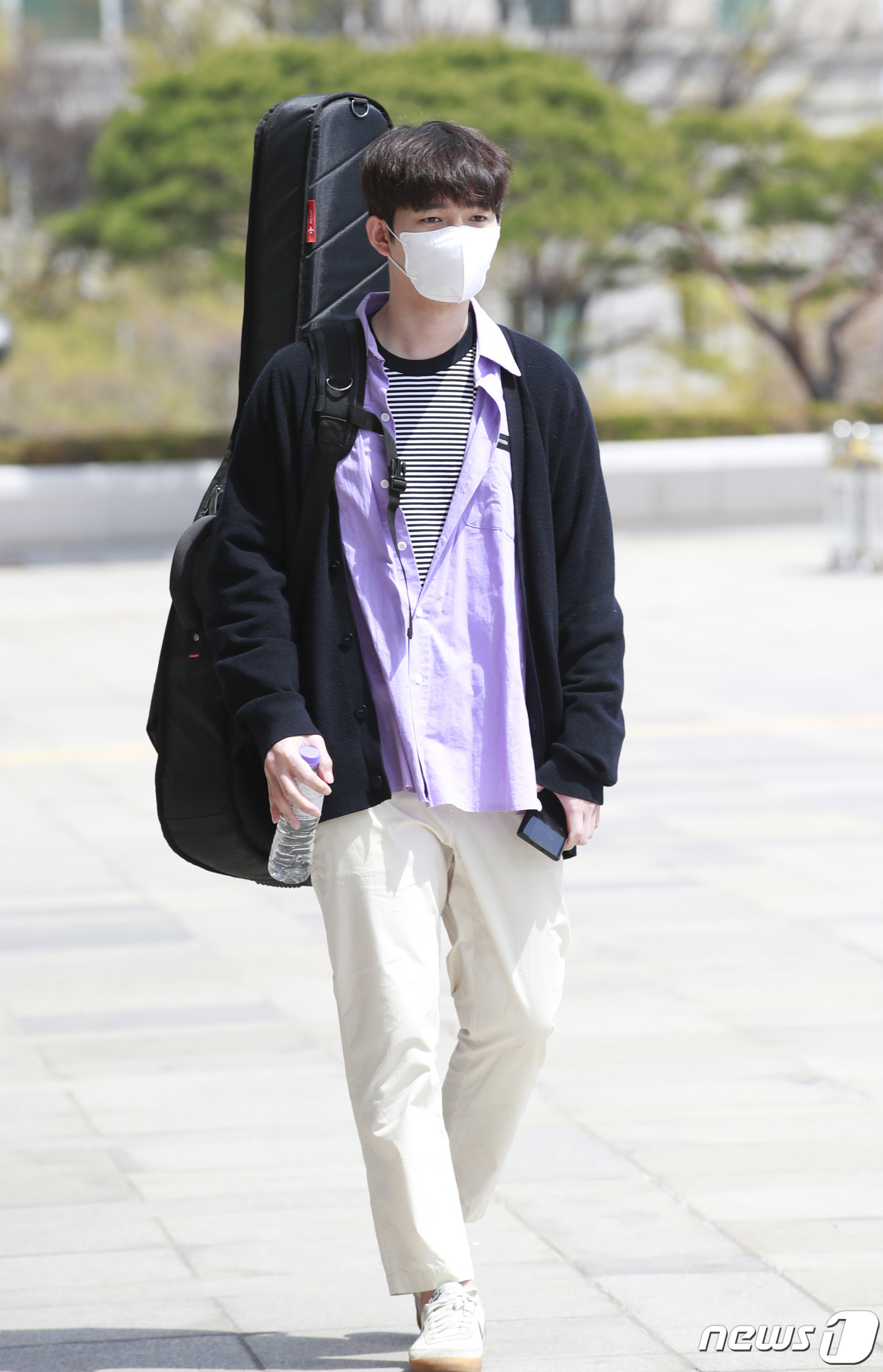 (서울=뉴스1) 권현진 기자 = 최재성 서울 송파구을 국회의원 후보아들인 가수 최낙타가 13일 서울 여의도 KBS 본관에서 열린 쿨FM '정은지의 가요광장' 라디오 방송녹화를 위해 …