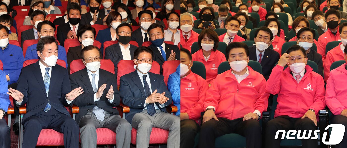 본문 이미지 - 지난 4월 15일 제21대 국회의원 선거에서 압승을 거둔 더불어민주당 지도부와 참패를 당한 당시 미래통합당 지도부의 대조적인 모습.  민주당 이낙연, 이해찬 공동상임선대위원장(왼쪽 사진 앞줄 좌측부터)이 박수를 치고 있는 반면 황교안 대표(오른쪽 사진 앞줄 우측)는 심각한 표정으로 머리를 긁적이고 있다. ⓒ News1 