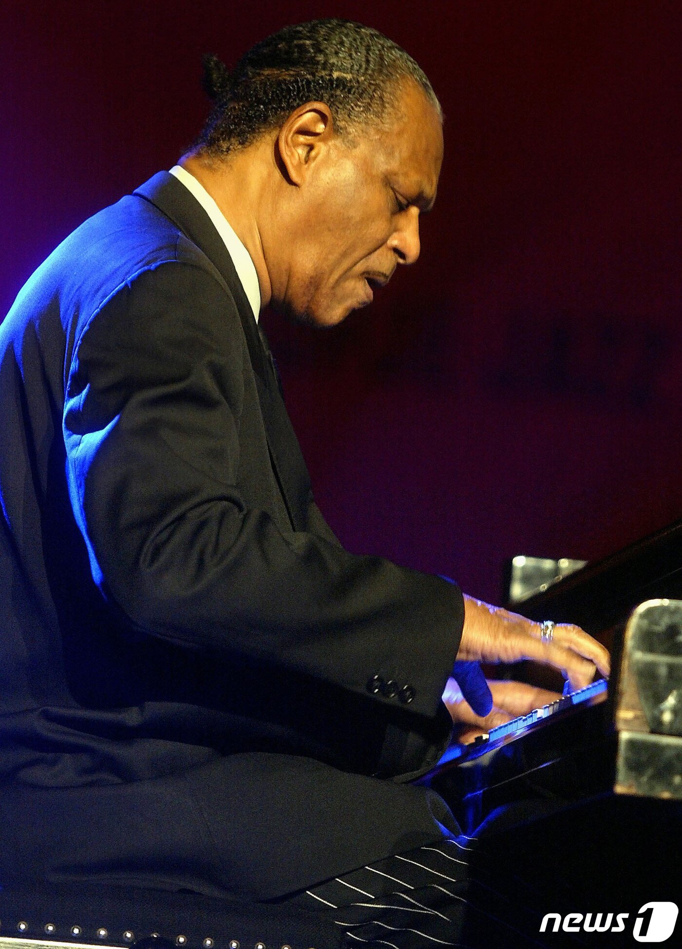 본문 이미지 - 맥코이 타이너의 연주하는 모습ⓒ AFP=뉴스1