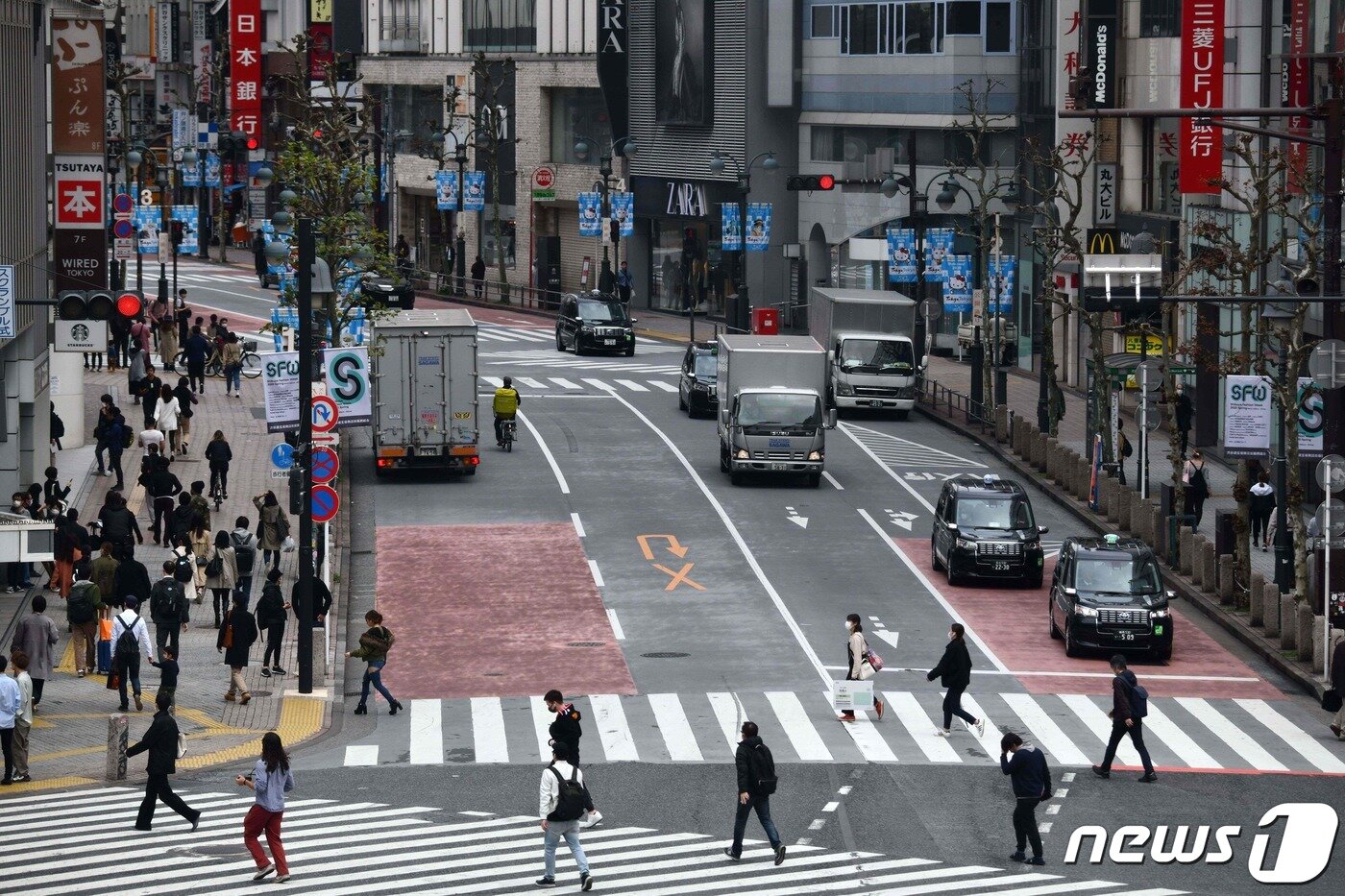 본문 이미지 - 지난달 30일 일본 도쿄의 시부야 거리. ⓒ AFP=뉴스1