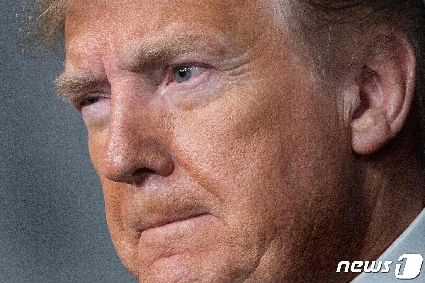 본문 이미지 - 트럼프 대통령이 백악관에서 열린 코로나19 태스크포스 일일 브리핑에 참석하고 있다. ⓒ AFP=뉴스1 ⓒ News1 