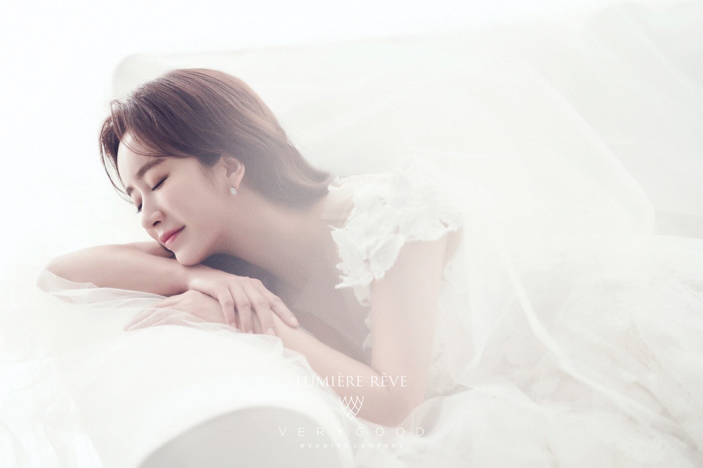 본문 이미지 - 사진제공=루미에르레브, 최재훈드레스, 겐그레아, 규중칠우, 알렉스 플라워, 바톤 권오수 ⓒ 뉴스1