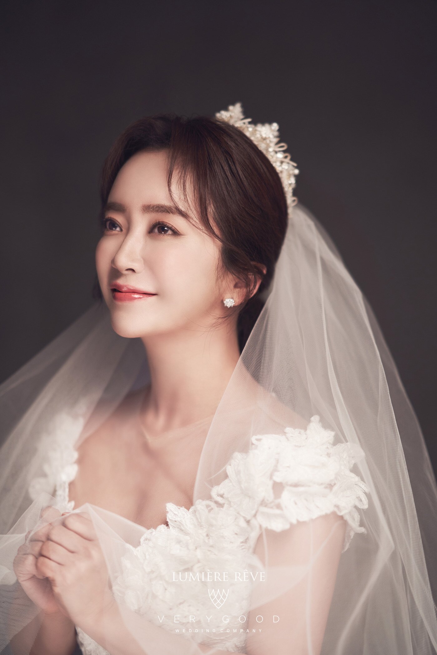 본문 이미지 - 사진제공=루미에르레브, 최재훈드레스, 겐그레아, 규중칠우, 알렉스 플라워, 바톤 권오수 ⓒ 뉴스1