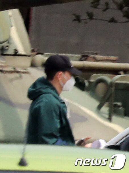 본문 이미지 - 손흥민이 20일 오후 제주도 해병대 9여단에 입소하고 있다. 지난 2018년 자카르타-팔렘방 아시안게임에 와일드카드로 참가해 금메달 획득에 일조, 병역특례 대상이 된 손흥민은 이날부터 3주간 제주에서 기초군사훈련을 받는다.20204.20/뉴스1 ⓒ News1 오현지 기자