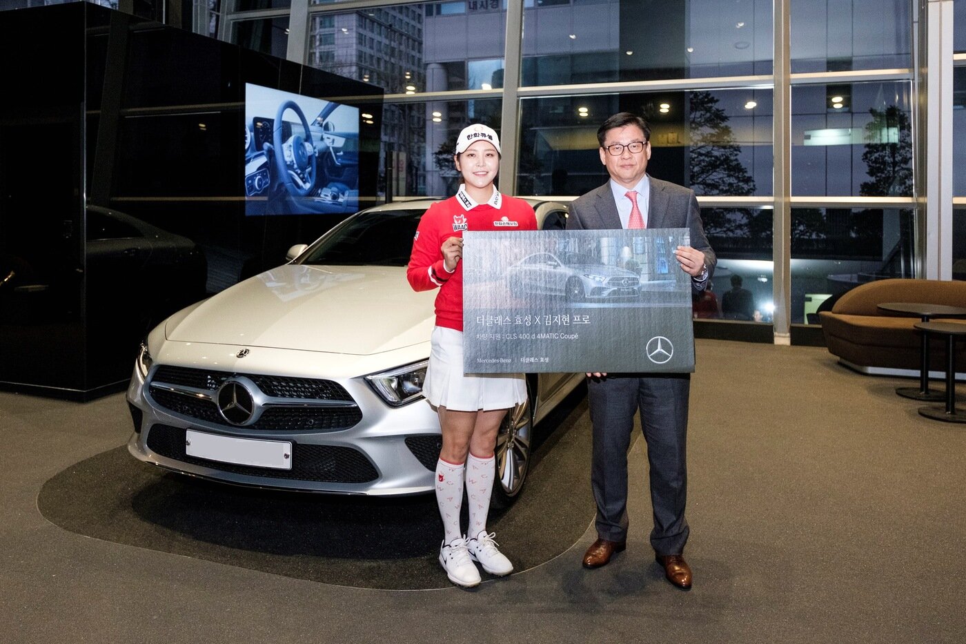 본문 이미지 - 왼쪽부터 김지현 선수, 임성현 더클래스 효성 대표(더클래스 효성 제공)ⓒ 뉴스1