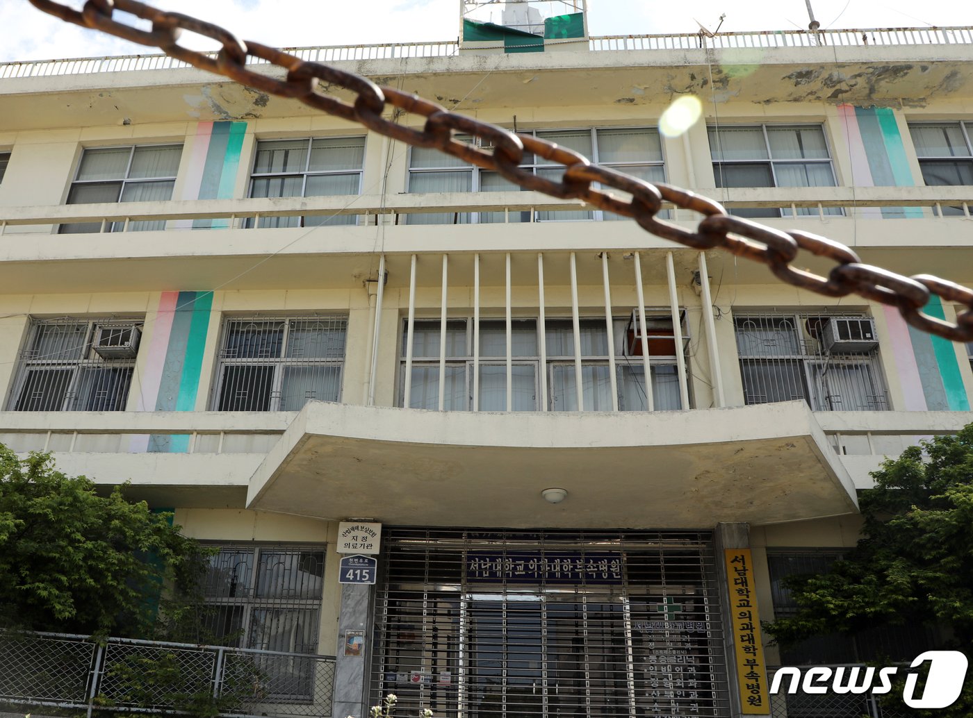 본문 이미지 - 광주 동구 불로동 옛 광주적십자병원 부지가 방치되어 있다. 옛 광주적십자병원 이후 서남대병원이 의과대학 부속병원을 운영했지만 경영난을 문제로 지난 2014년 문을 닫았다.ⓒ News1DB