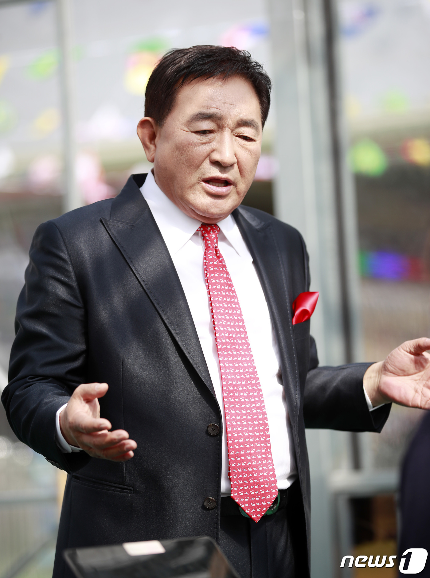 (장흥=뉴스1) 권현진 기자 = 배우 임채무가 24일 오후 경기도 양주시 장흥면에 위치한 두리랜드에서 뉴스1과의 인터뷰를 하고 있다.임채무는 사비 110억을 털어 3년여의 준비 끝 …