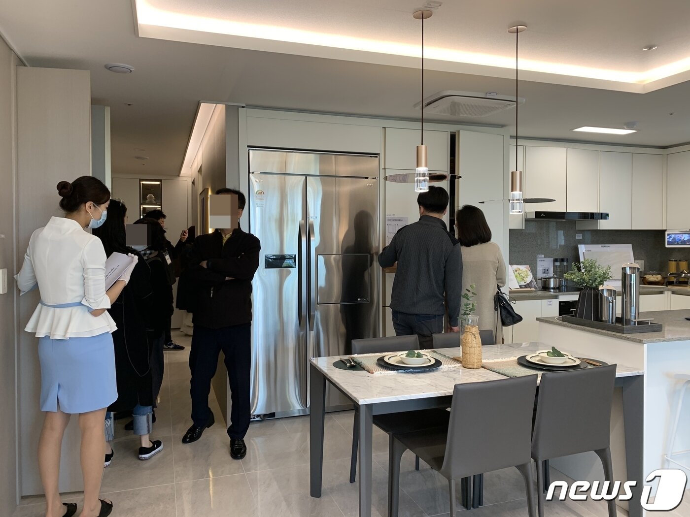 본문 이미지 - DMC리버파크자이와 DMC리버포레자이 모델하우스 유니트 모습.ⓒ 뉴스1 이동희 기자
