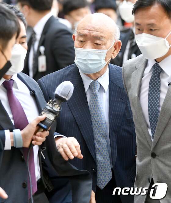 https://image.news1.kr/system/photos/2020/4/27/4170516/article.jpg/dims/optimize https://image.news1.kr/system/photos/2020/4/27/4170516/article.jpg/dims/optimize