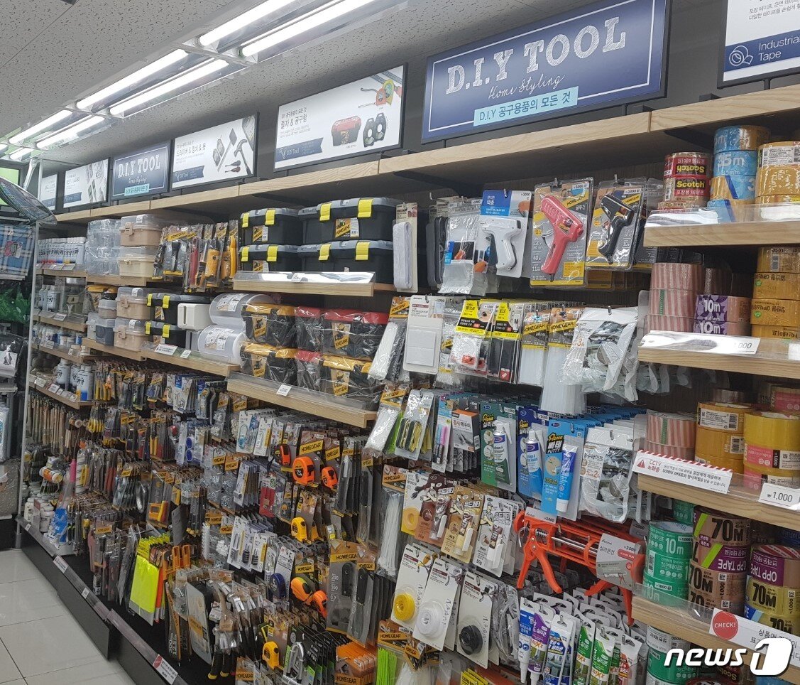 본문 이미지 - 서울 마포구 다이소 신촌본점 공구코너 ⓒ 뉴스1 조현기 기자
