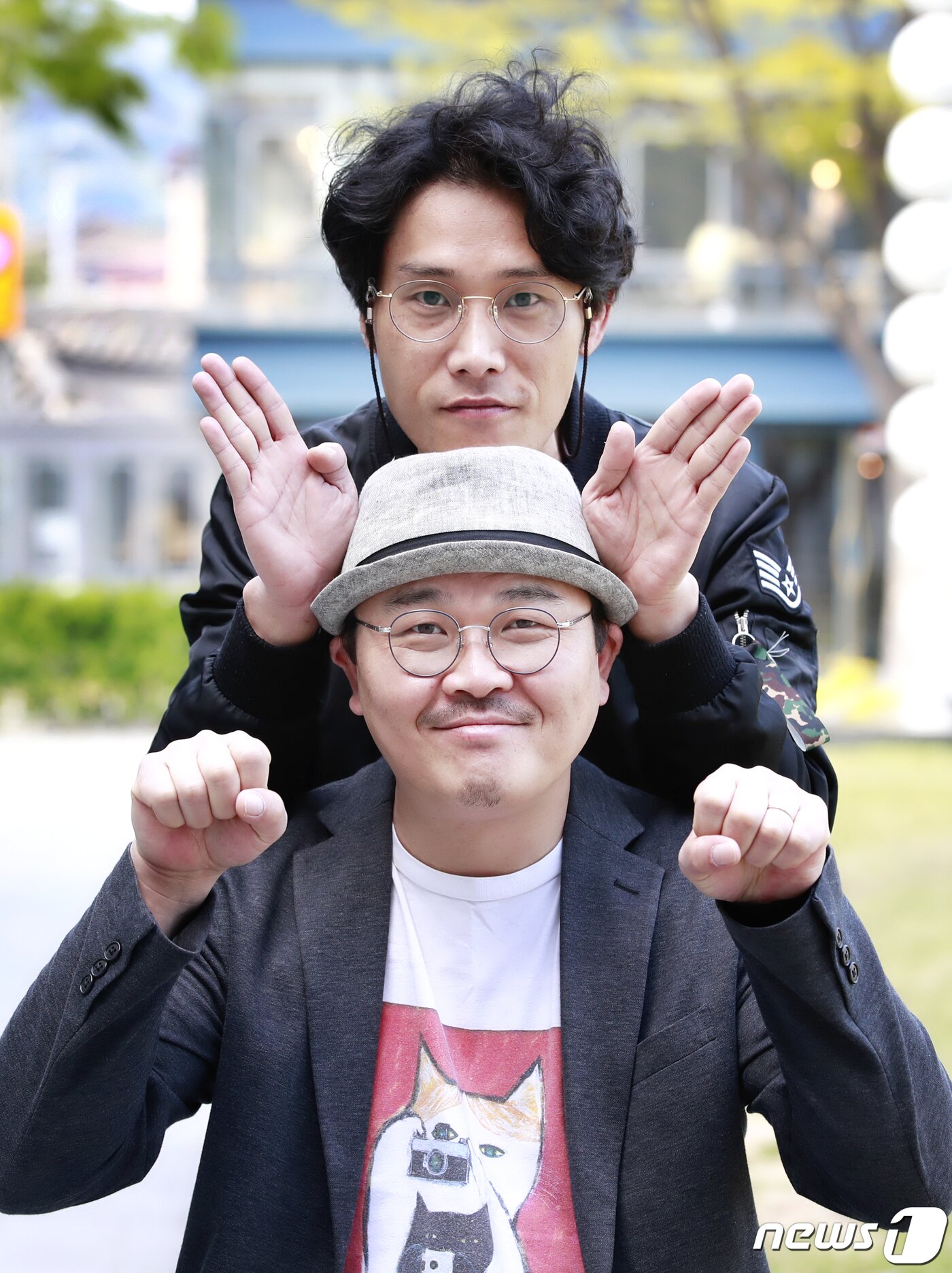 본문 이미지 - 서울 삼청동 카페, 영화 '고양이 집사' 임희섭 감독, 조은성PD(아래쪽) 인터뷰 / 뉴스1 ⓒ News1 권현진 기자