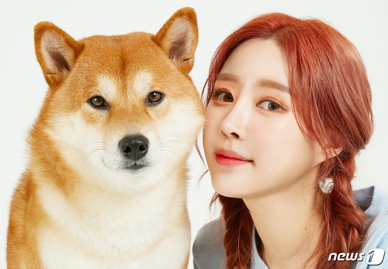 본문 이미지 - 뮤지컬 배우 이지유와 반려견. 사진 이지유 제공 ⓒ 뉴스1