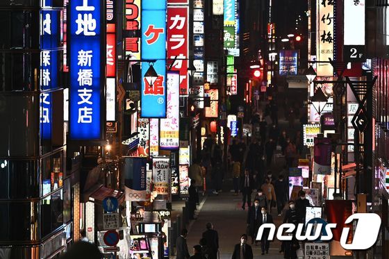 가라오케(노래방)과 유흥음식점 등이 즐비한 일본 도쿄 미나토구 신바시 <자료사진> © AFP=뉴스1