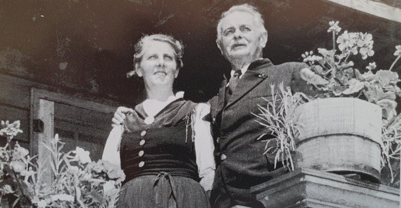 본문 이미지 - 미국 버몬트에서 트랩 패밀리 롯지를 운영할 때의 트랩 부부. 잘츠부르크시 제공