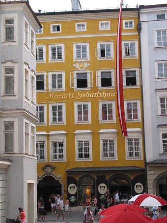 본문 이미지 - 잘츠부르크 게트라이데 가세의 모차르트 생가. 조성관 작가