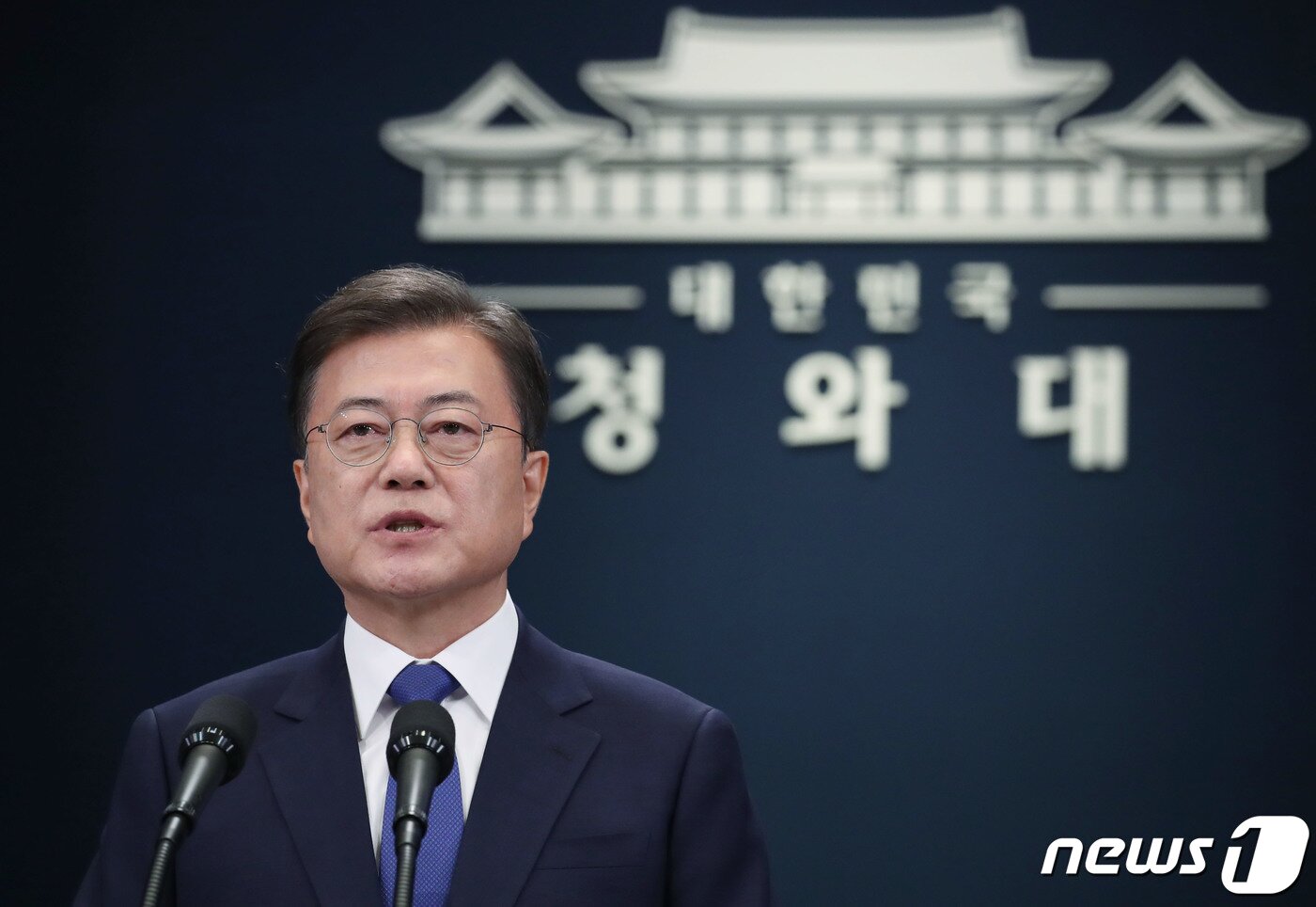 본문 이미지 - 문재인 대통령이 10일 청와대 춘추관에서 취임 3주년 특별연설을 하고 있다. 2020.5.10/뉴스1