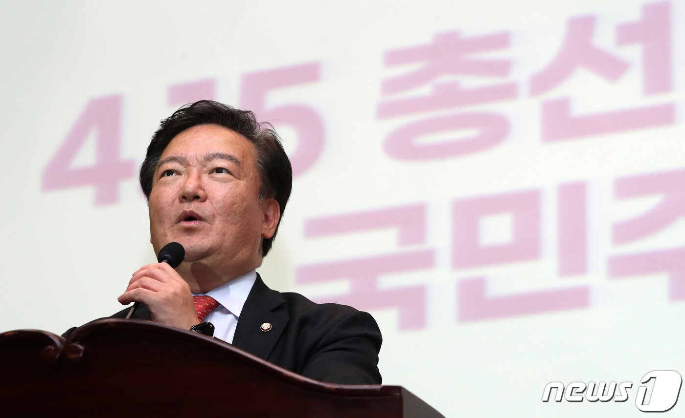 본문 이미지 - 민경욱 미래통합당 의원이 11일 오후 서울 여의도 국회 의원회관에서 열린 '4.15총선 개표조작 의혹 진상규명과 국민주권회복 대회'에서 발언을 하고 있다. 2020.5.11/뉴스1 ⓒ News1 박세연 기자