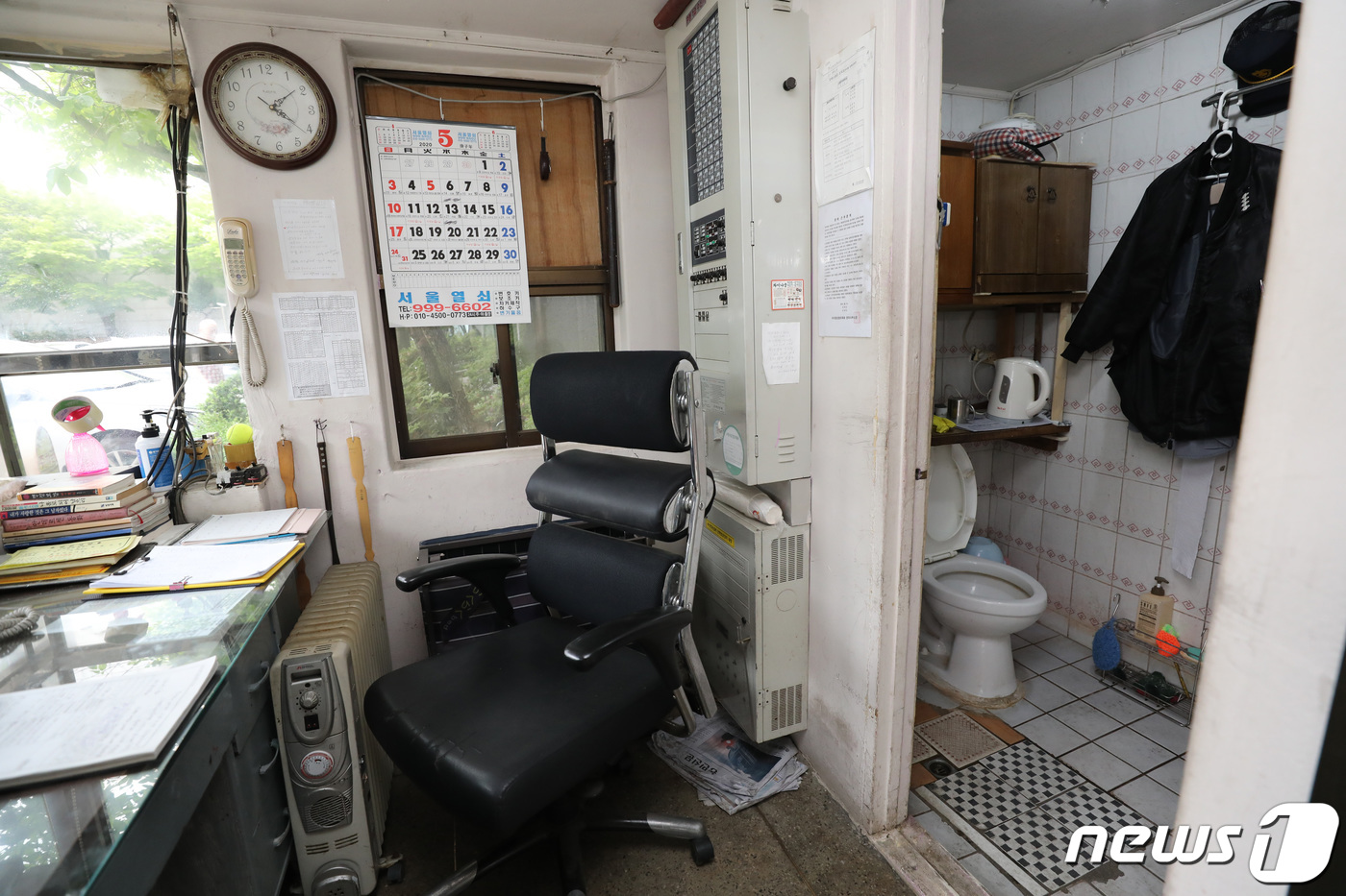 (서울=뉴스1) 박지혜 기자 = 서울 강북구의 한 아파트에서 주민에게 지속적인 괴롭힘과 폭행을 당했다고 주장하는 경비원이 스스로 목숨을 끊는 사건이 발생했다. 11일 해당 아파트의 …