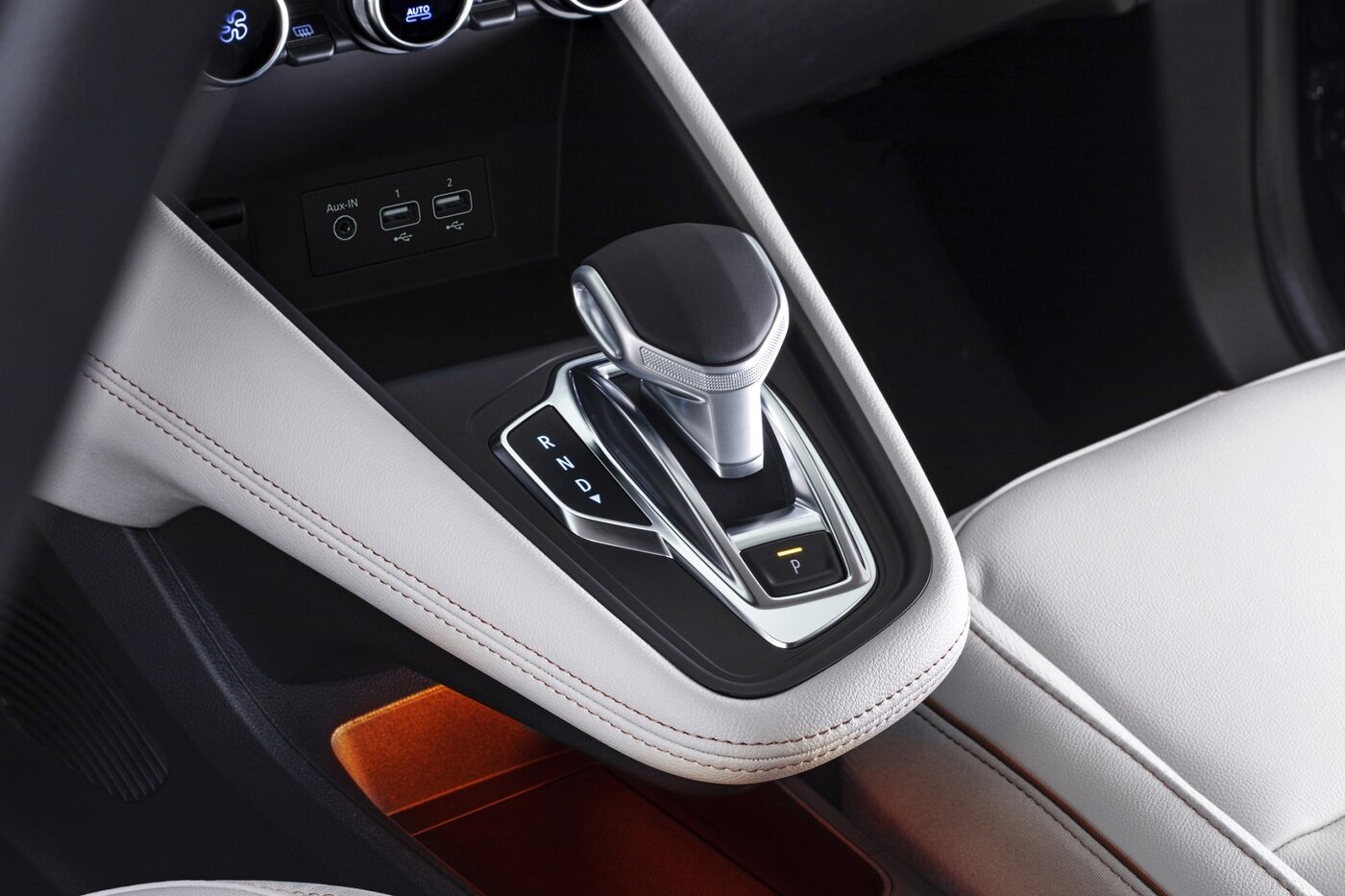 본문 이미지 - 르노 캡처 플라잉 콘솔과 e-시프터. (르노삼성차 제공)ⓒ 뉴스1