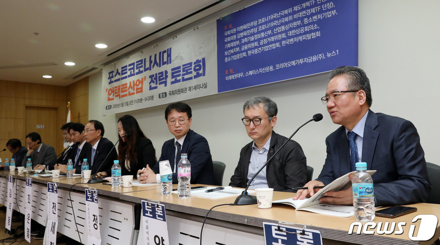 발언하는 강호병 뉴스1 전무 - 뉴스 썸네일 이미지