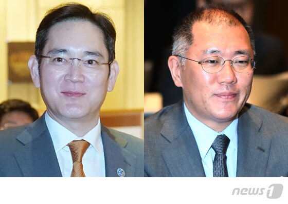 본문 이미지 - 이재용 삼성전자 부회장(사진 좌)과 정의선 현대차그룹 수석부회장. 올해 5월과 7월 만나 전기차 배터리 협업을 논의했다.  