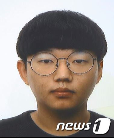 (대구=뉴스1) = 아동성착취물 제작ㆍ배포 등의 혐의를 받는 텔레그램 'n번방' 운영자 문형욱(24·대화명 갓갓)의 신상이 공개됐다. 건축학도를 꿈 꾼 문형욱은 현재 경기도 안성의 …