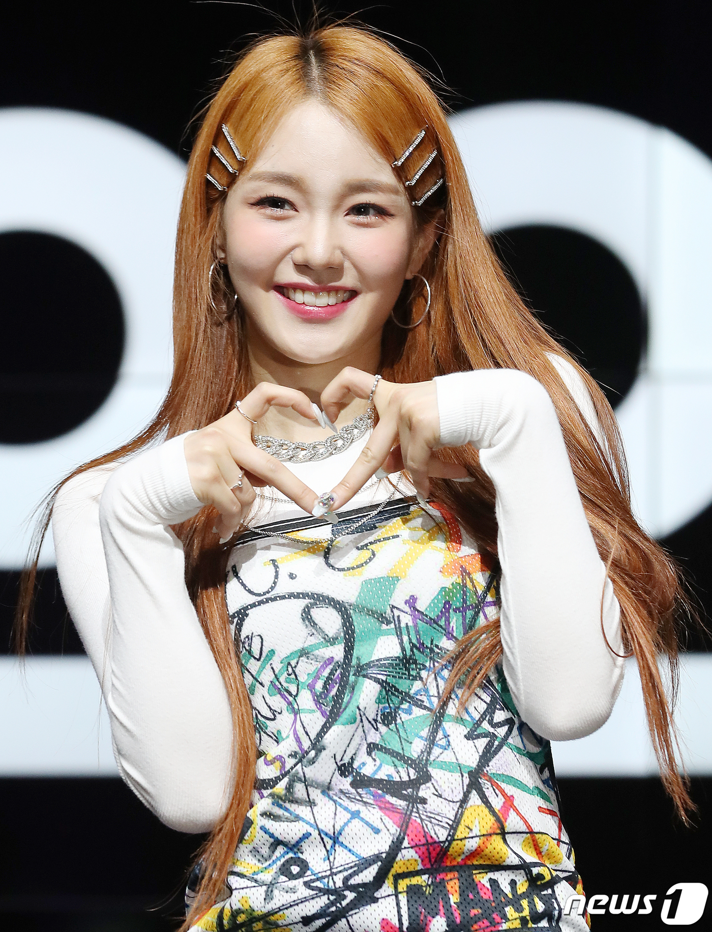 (서울=뉴스1) 김진환 기자 = 걸그룹 우아!(woo!ah!)의 나나가 13일 오후 서울 강남구 슈피겐홀에서 열린 데뷔곡 woo!ah!(우아!) 발매 기념 쇼케이스에서 포토타임을 …