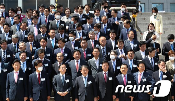 https://image.news1.kr/system/photos/2020/5/20/4202312/article.jpg/dims/optimize https://image.news1.kr/system/photos/2020/5/20/4202312/article.jpg/dims/optimize