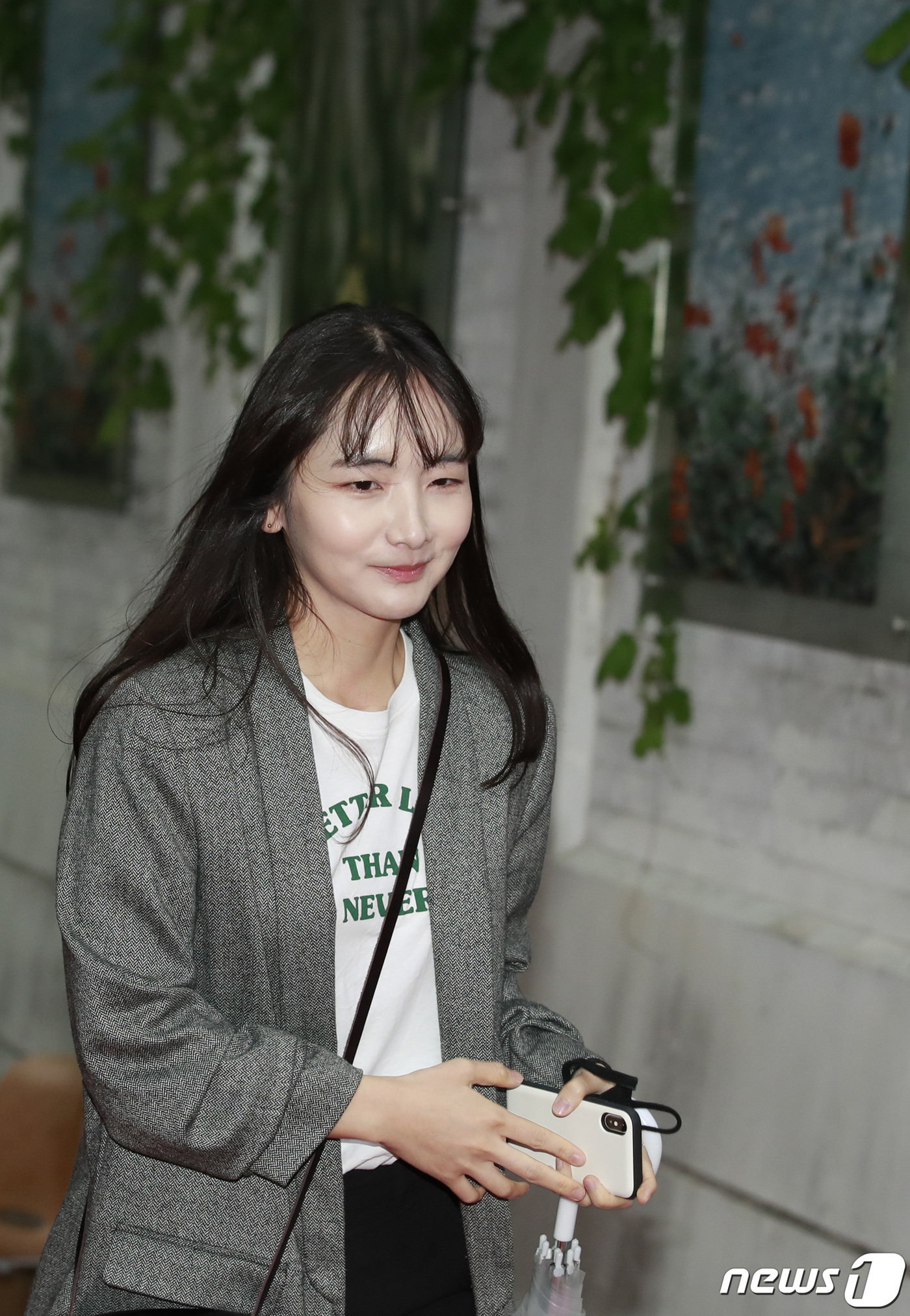 (서울=뉴스1) 권현진 기자 = 배우 박수연이 22일 오후 서울 남산 문학의 집에서 열린 ‘제7회 들꽃 영화상’ 시상식에 참석하고 있다. 2020.5.22/뉴스1