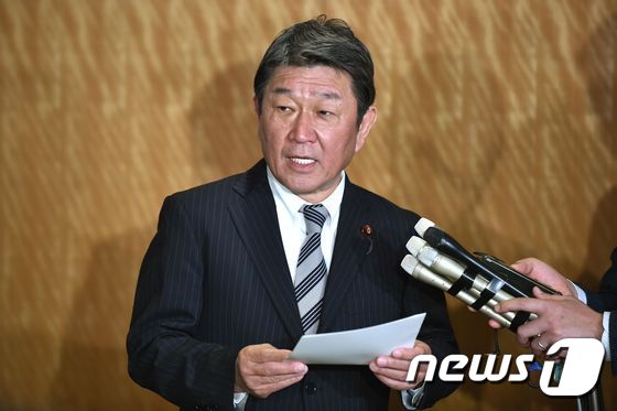 모테기 도시미쓰 일본 외무상이 지난달 3월20일 외무성 전화 기자회견에서 발언하고 있다. © AFP=뉴스1