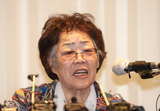'위안부 지원금 횡령' 윤미향 사면·복권에 이용수 할머니 '침묵'