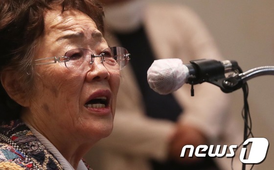 일본군 위안부 피해자인 이용수 할머니가 25일 오후 대구 수성구 인터불고 호텔에서 두 번째 기자회견을 열어 입장 발표를 하고 있다. 2020.5.25/뉴스1 © News1 공정식 기자