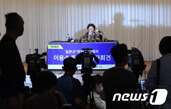 https://image.news1.kr/system/photos/2020/5/25/4209375/article.jpg/dims/optimize