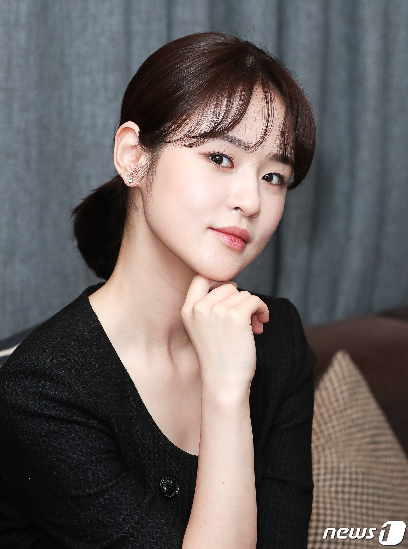 본문 이미지 - JTBC 드라마 &#39;부부의 세계&#39;에서 열연한 심은우가 26일 뉴스1과 인터뷰에서 앞서 포즈를 취하고 있다. 2020.5.26/뉴스1 ⓒ News1 김진환 기자