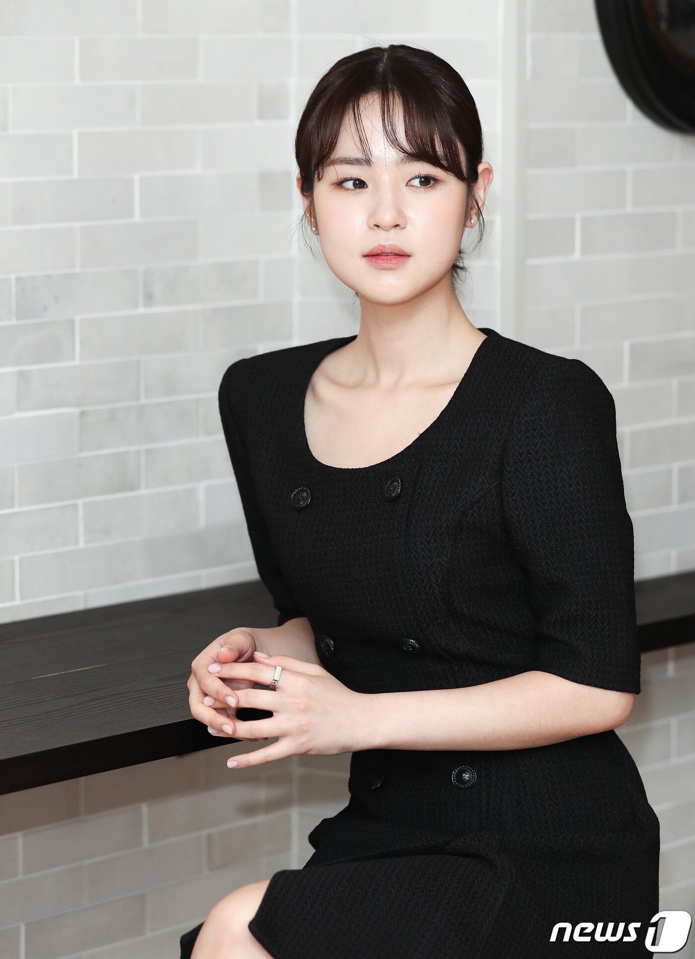 본문 이미지 - JTBC 드라마 &#39;부부의 세계&#39;에서 열연한 심은우가 26일 뉴스1과 인터뷰에서 앞서 포즈를 취하고 있다. 2020.5.26/뉴스1 ⓒ News1 김진환 기자
