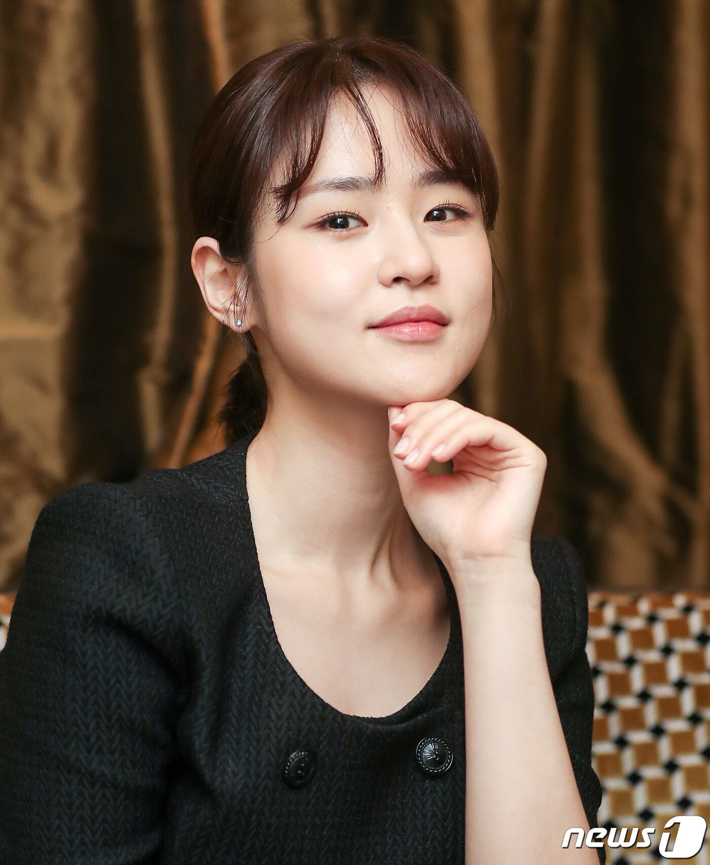 본문 이미지 - JTBC 드라마 '부부의 세계'에서 열연한 심은우가 26일 뉴스1과 인터뷰에서 앞서 포즈를 취하고 있다. 2020.5.26/뉴스1 ⓒ News1 김진환 기자