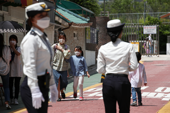 경찰, 8주간 개학기 어린이 안전대책 추진…"등하굣길 사각지대 없앤다"