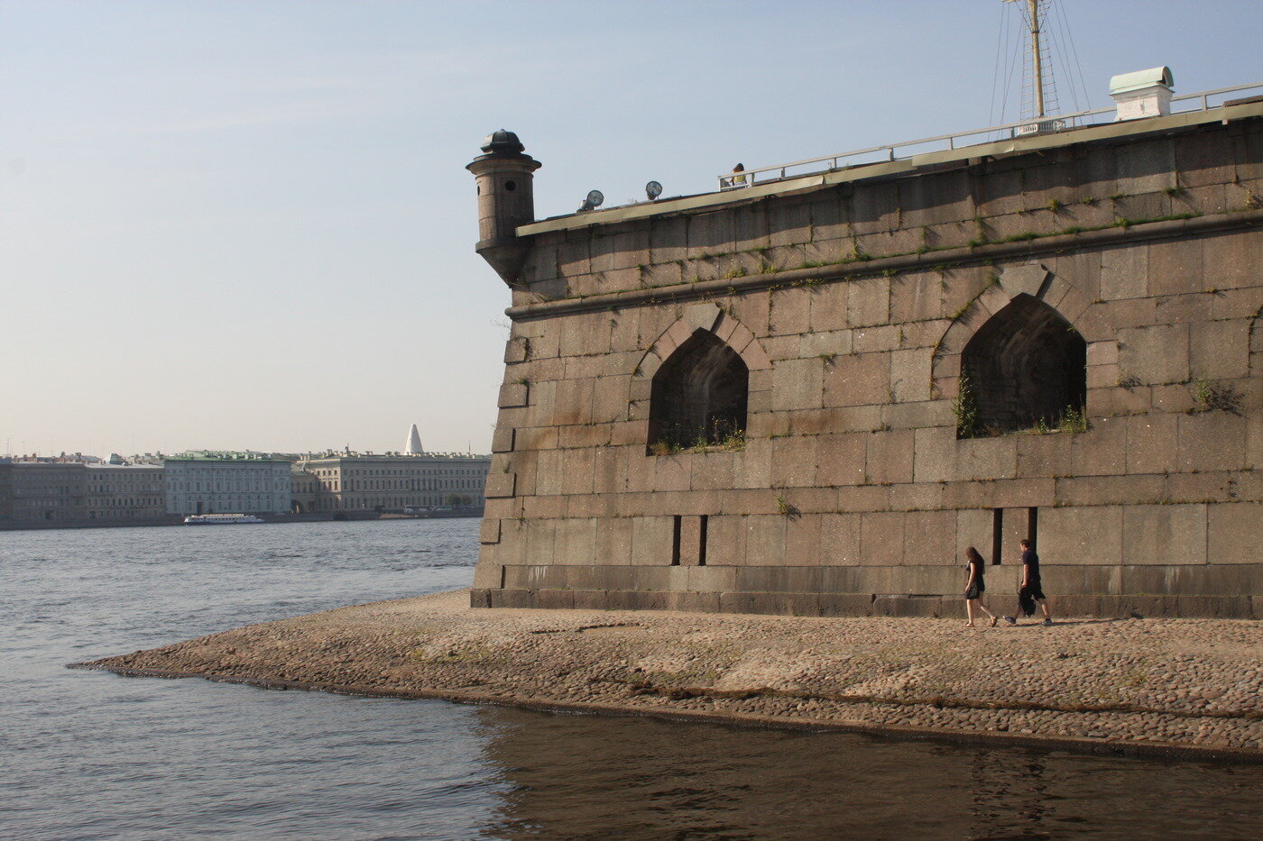 본문 이미지 - 페트로파블로스크 요새. 네바강 건너 페테르부르크 중심가가 보인다. 조성관 작가