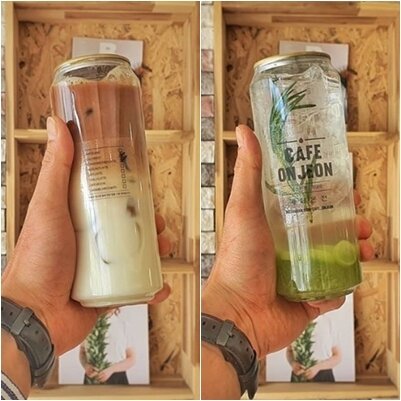 본문 이미지 - 캔 실링기를 사용해 음료를 포장한 모습. 플라스틱과 알루미늄 두 종류 본체에 캔 실링을 할 수 있다. 자원재활용법에따라 플라스틱에 포장된 음료는 매장안에서 마실 수 없다. (독자 제공) 2020.05.28/뉴스1